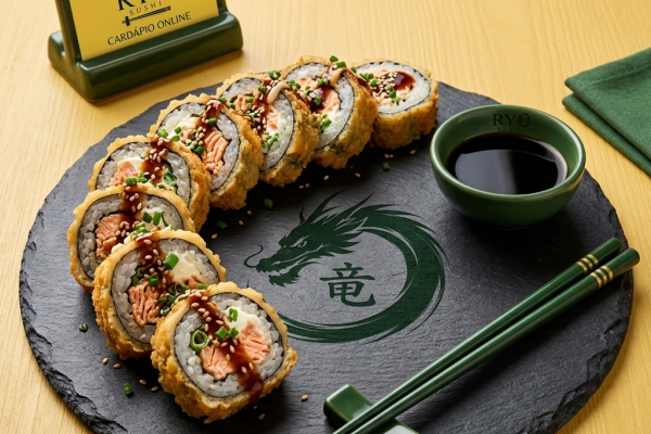HOT ROLL SALMÃO