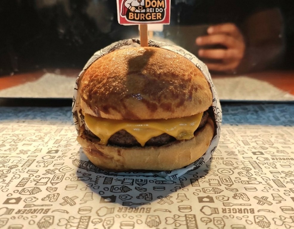 DOM CHEDDAR BURGER