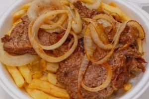 Bife Acebolado com batata frita