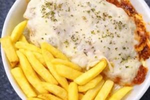 Frango a Parmegiana com batata frita