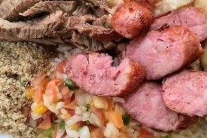 churrasco misto com Salada de maionese