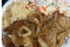 Bife Acebolado com salada de maionese
